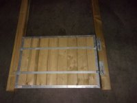 Halbe Boxentür mit Rahmen und Angeln